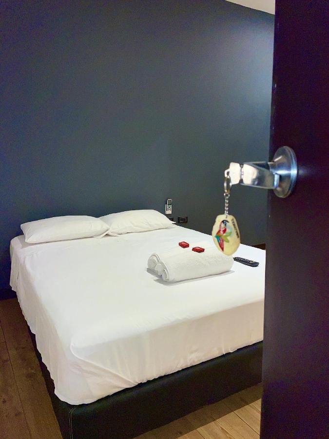 Zugi Inn Hotel Leticia Buitenkant foto