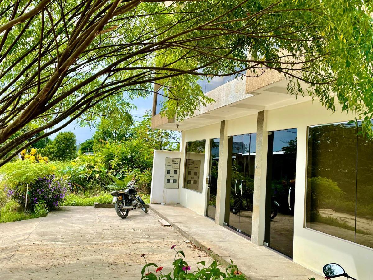 Zugi Inn Hotel Leticia Buitenkant foto