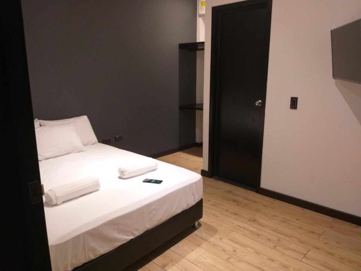 Zugi Inn Hotel Leticia Buitenkant foto